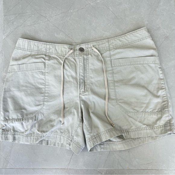 ♦️SOLD♦️PATAGONIA Gray 100% Organic Cotton Flat Front Drawstring Casual Shorts - Picture 7 of 13